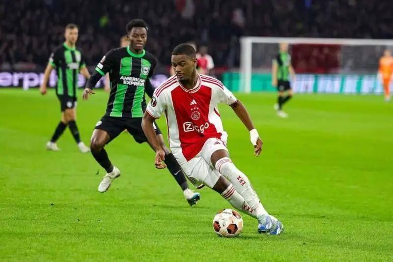 jiuyou.com关于刚刚！AC米兰窗口期止住颓势阿贾克斯转会期单刀错失，今晨罗马调整名单以备全明星赛的信息